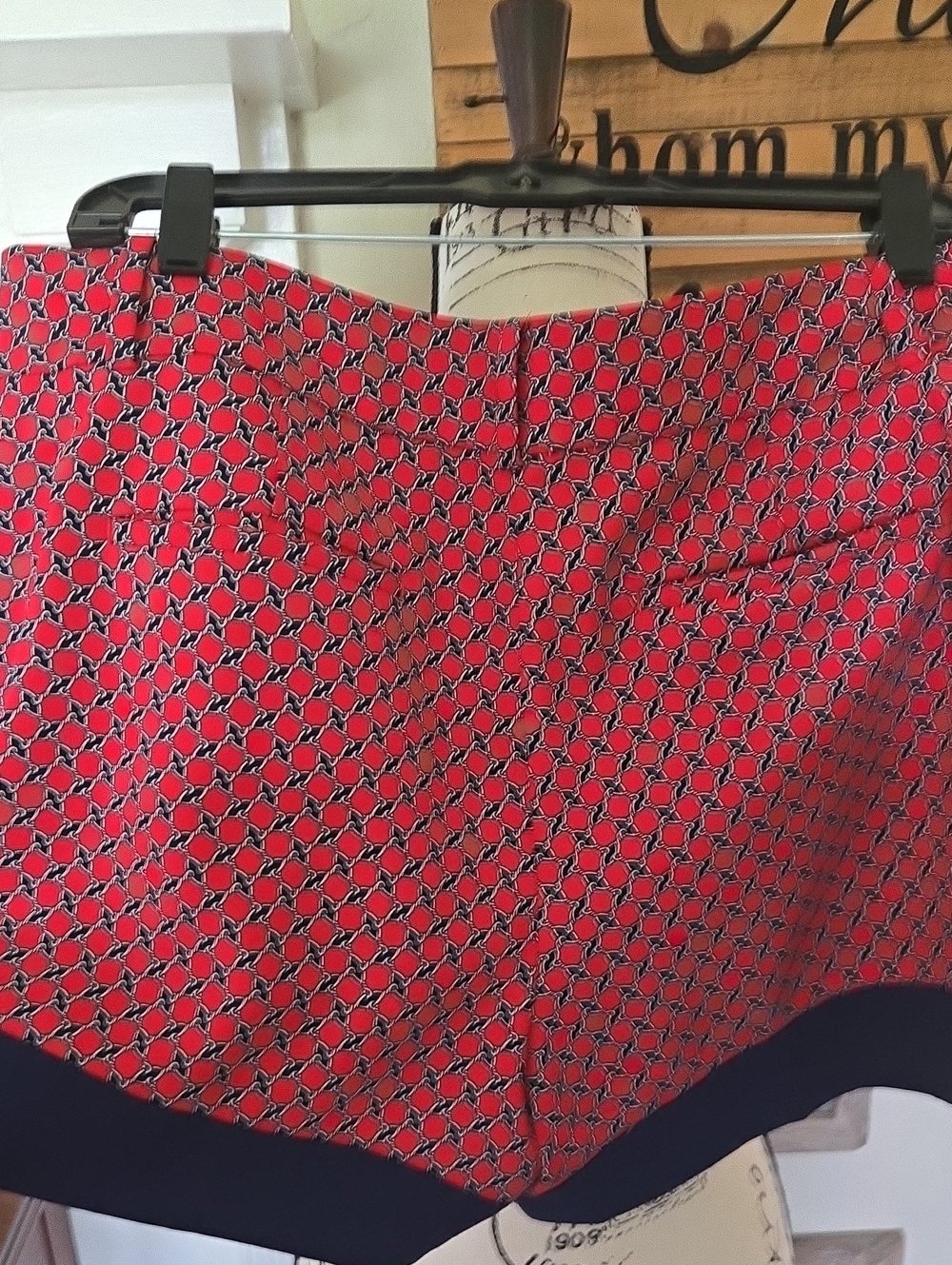 Ann Taylor Bright Red Geometric Pocket Shorts - Picture 4 of 7
